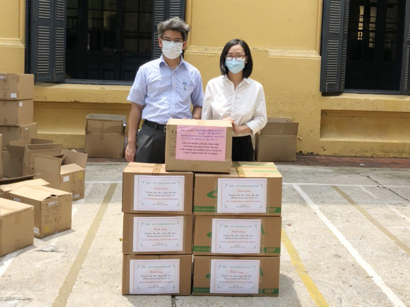 Dược phẩm Abipha tiếp sức cho Đại học Dược Hà Nội vào Nam chống dịch